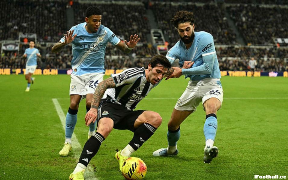 豪取首胜！埃迪·豪破咒，纽卡2-1掀翻曼城，巴恩斯双响建功引爆热议