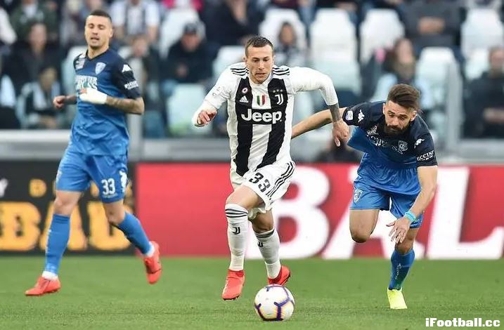 争议不断仍完胜！尤文2-0晋级意杯八强，三球被吹+造乌龙+点杀，众将闪耀